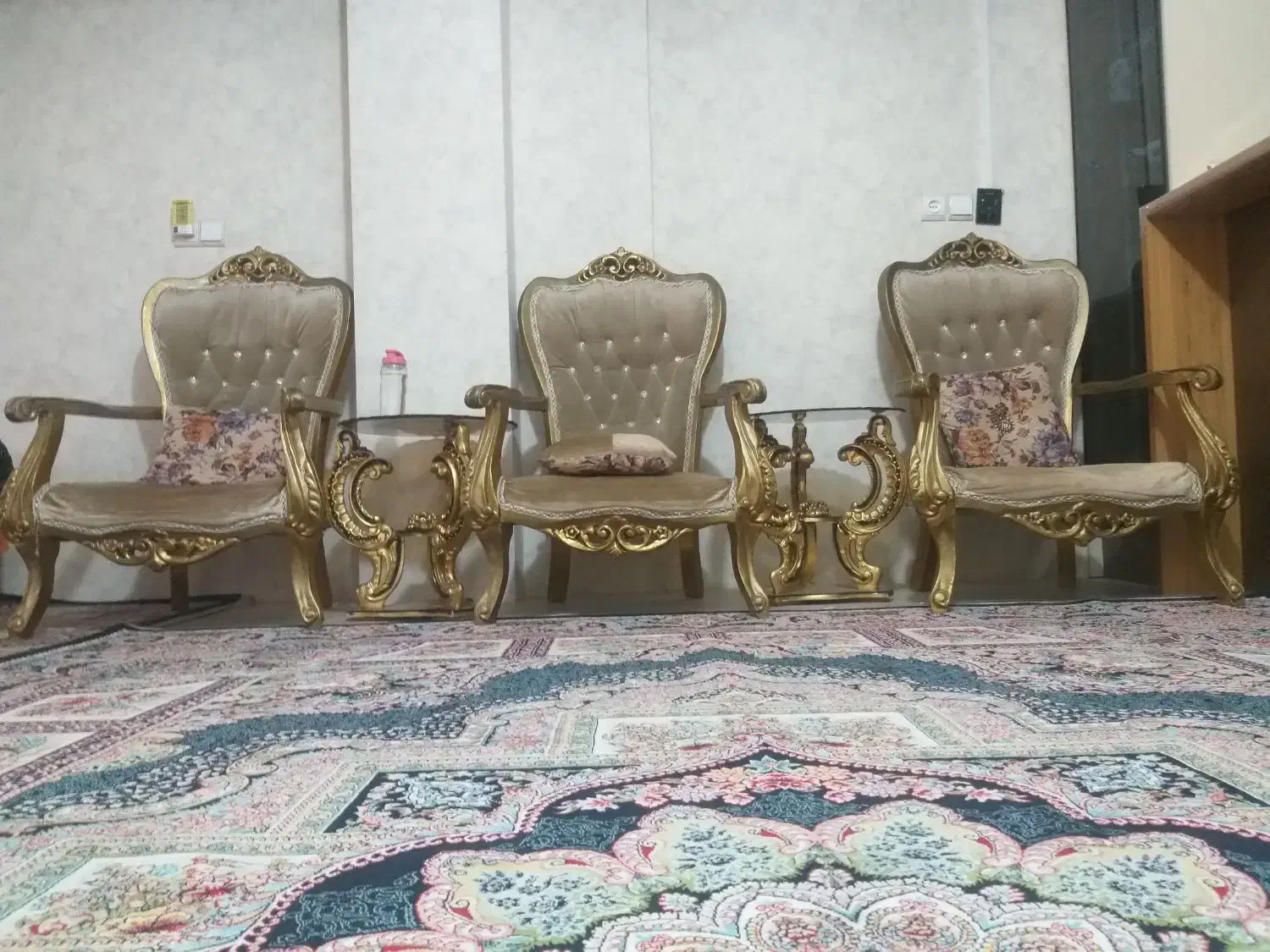 مبل تکی|مبلمان خانگی و میز عسلی|قرچک, زیبا شهر|دیوار