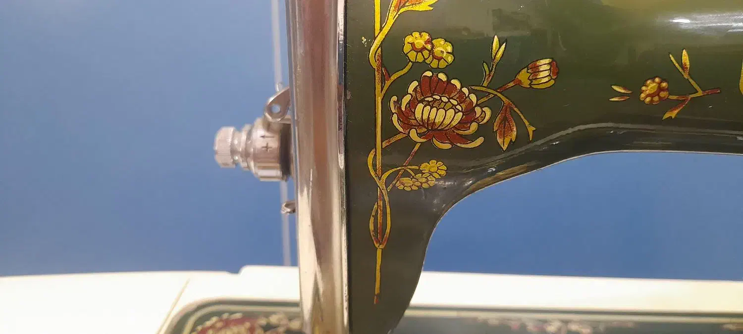 چرخ قدیمی کلکسیونی رنگ خاص|کلکسیون اشیاء عتیقه|شریف‌آباد, |دیوار