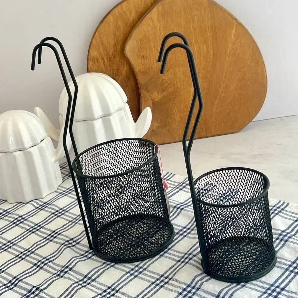 جا قاشقی مشکی|آب‌چکان و نظم‌دهنده ظروف|قم, نیروگاه|دیوار