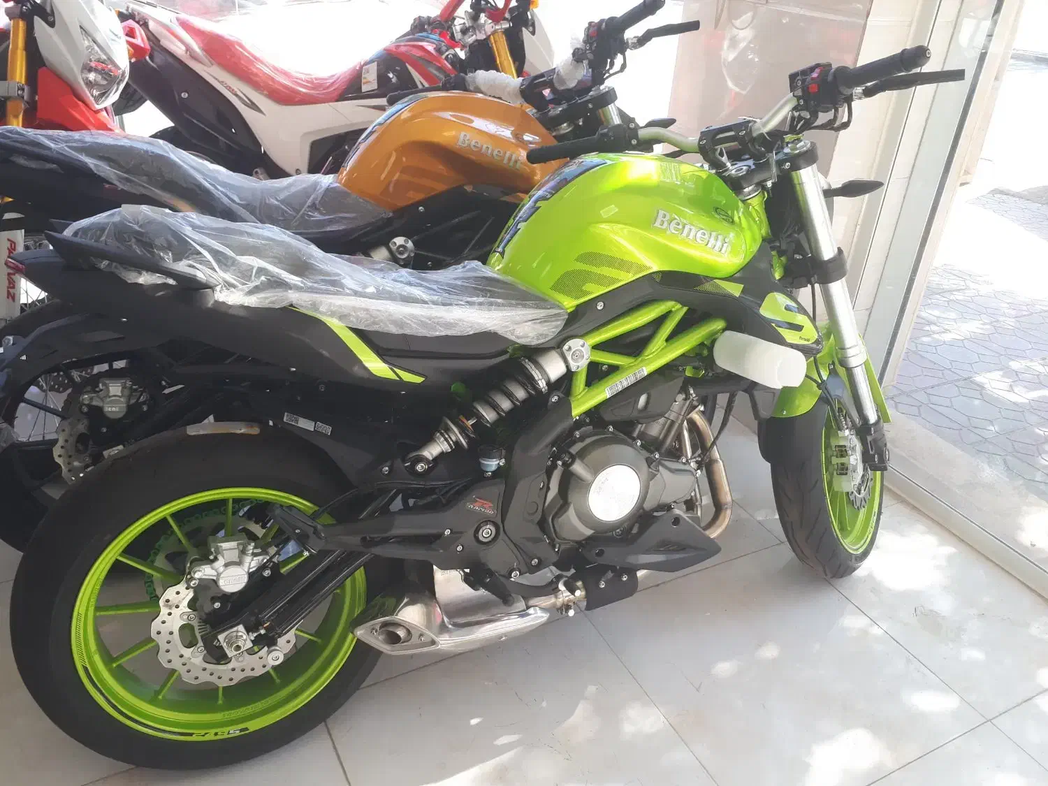 بنلی جفت سیلندر ۳۰۰ خشک|موتورسیکلت|بیجار, |دیوار