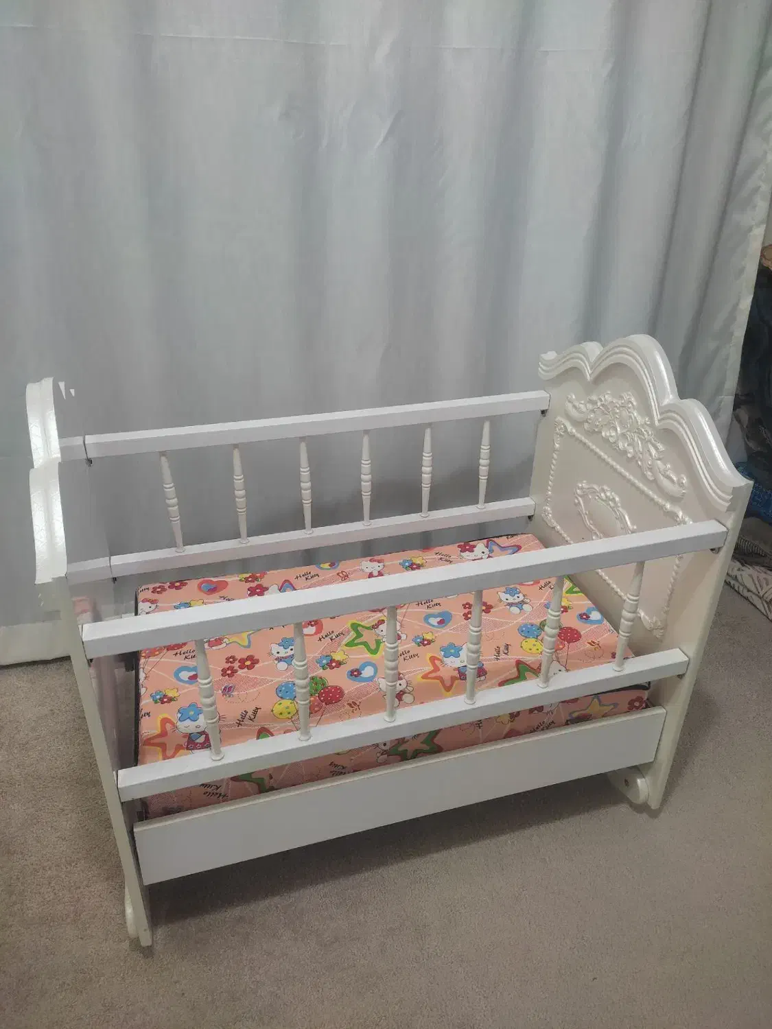 تخت کنار مادر|تخت و صندلی بچه|آشخانه, |دیوار