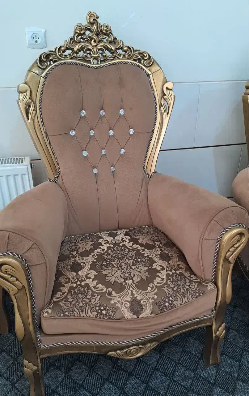 مبل سلطنتی ۹نفره بشرط سالم ۱۴ملیون|مبلمان خانگی و میز عسلی|لنجان, |دیوار