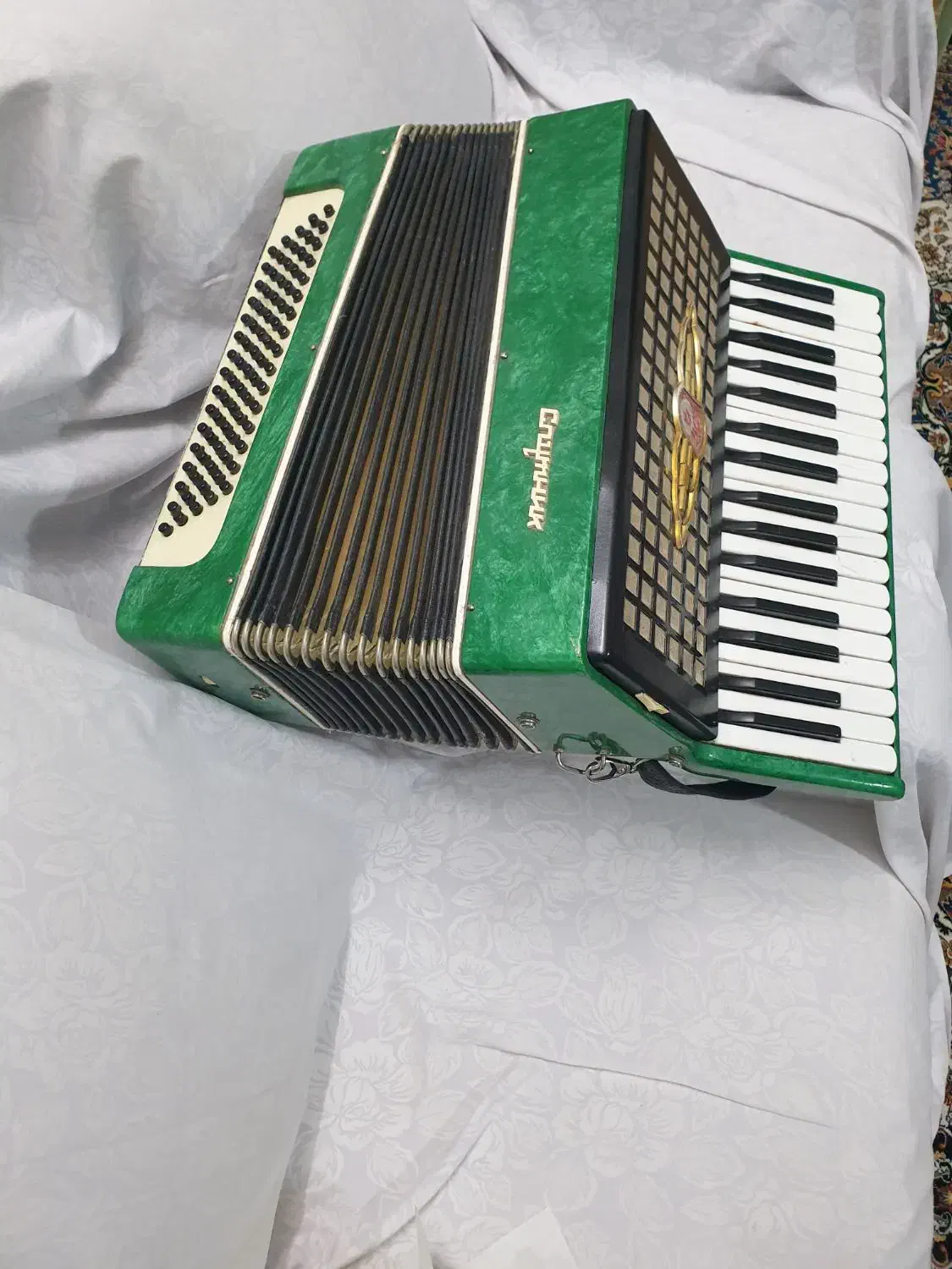 آکاردیون|پیانو، کیبورد، آکاردئون|شیراز, میانرود|دیوار