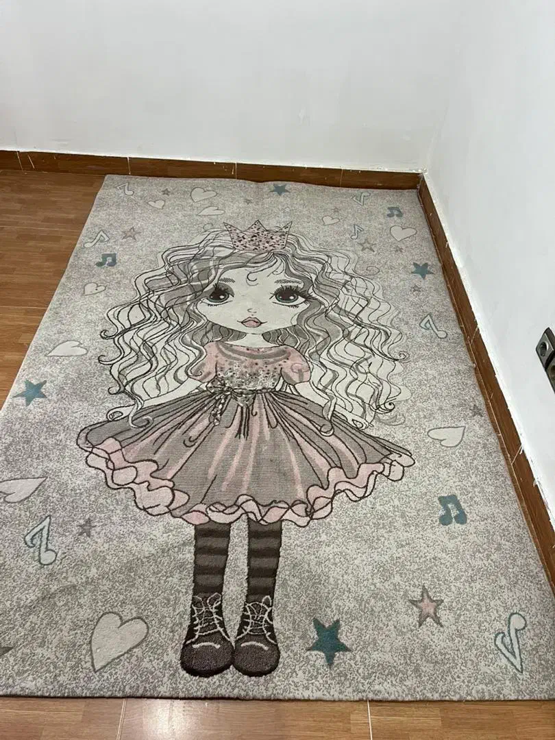 فرش دخترانه کاملا در حد نو|فرش|فومن, |دیوار