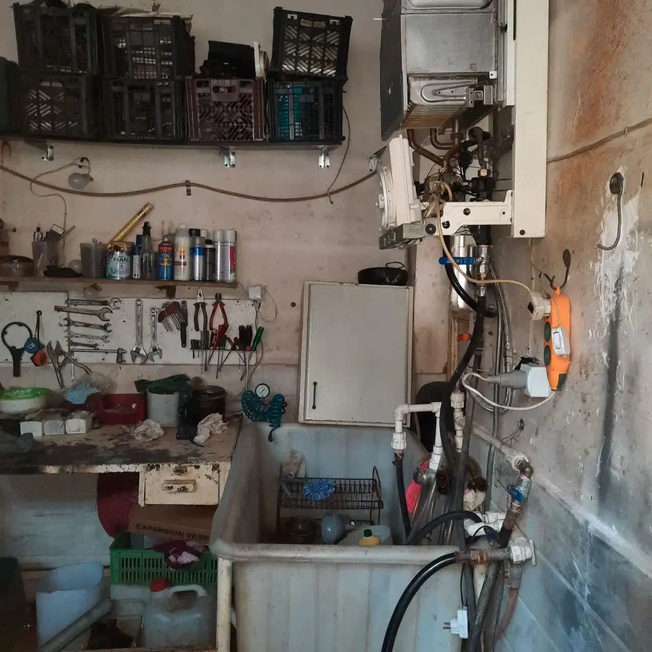 تعمیر سرویسکار تعمیرات تخصصی انواع پکیج خالقی|خدمات پیشه و مهارت|قم, انسجام|دیوار