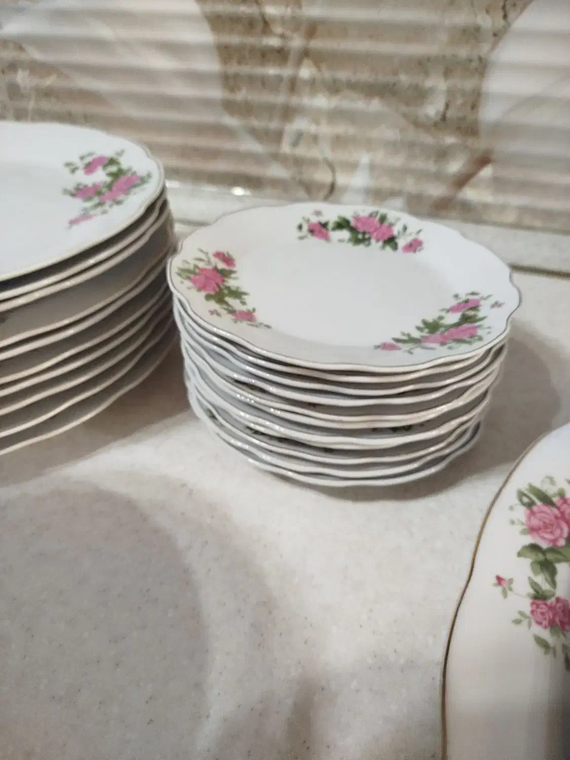 ظروف چینی گل سرخ نونو|ظروف سرو و پذیرایی|بهارستان, |دیوار