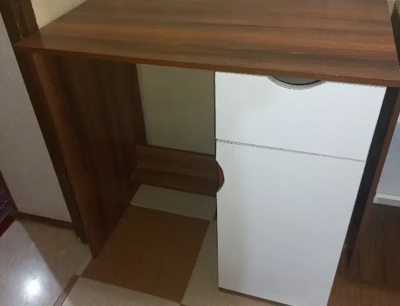 میز تحریر قهوه ای سفید|میز تحریر و کامپیوتر|زرقان, |دیوار