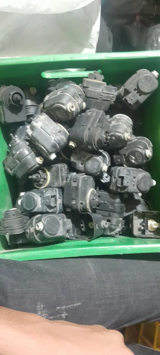 موتور تنظیم ارتفاع چراغ ۲۰۶ رانا ۲۰۷ سورن دنا|قطعات یدکی و لوازم جانبی|تهران, خاک سفید|دیوار