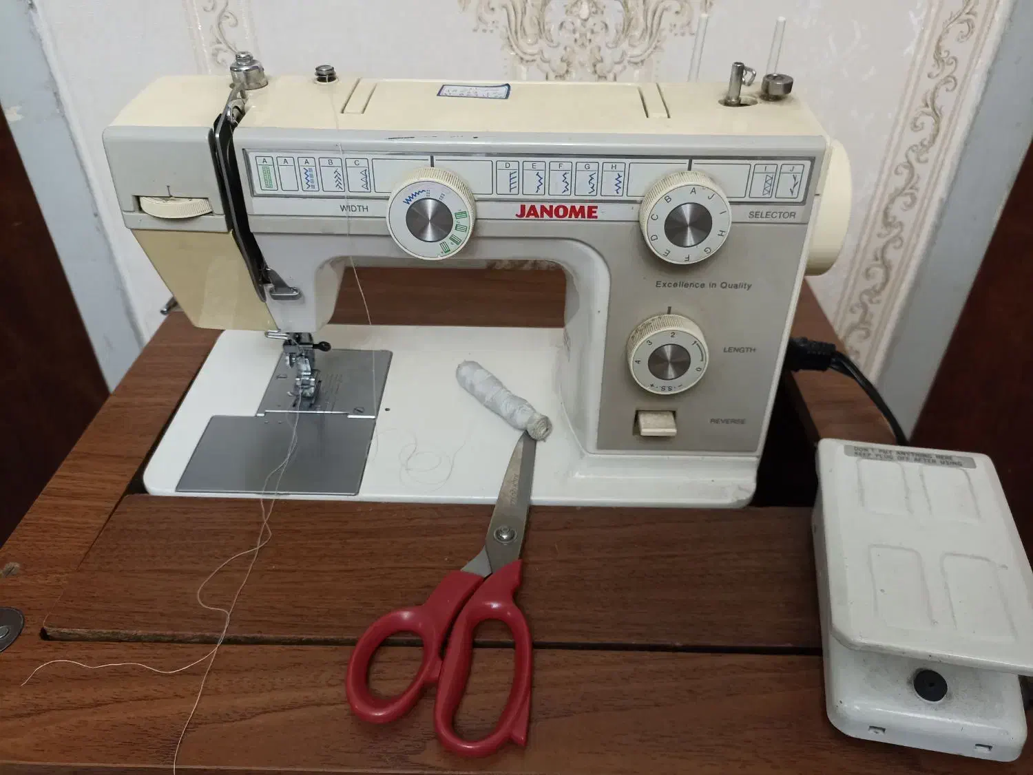 چرخ خیاطی|چرخ خیاطی و ریسندگی|ساری, |دیوار