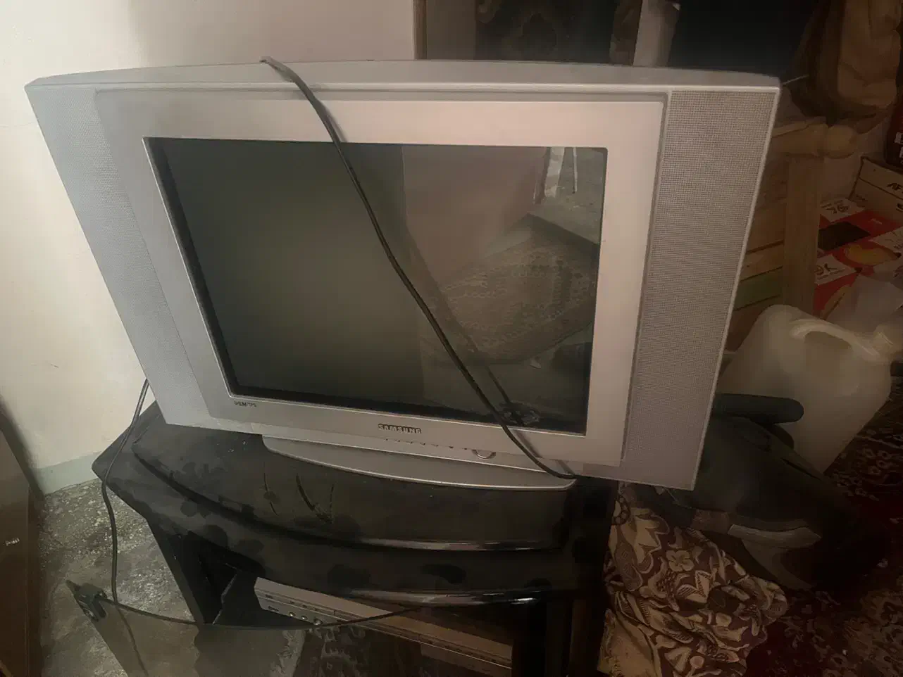 تلوزیون سامسونگ با میز و دستگاه سی دی|سایر لوازم برقی|شیراز, دروازه اصفهان|دیوار