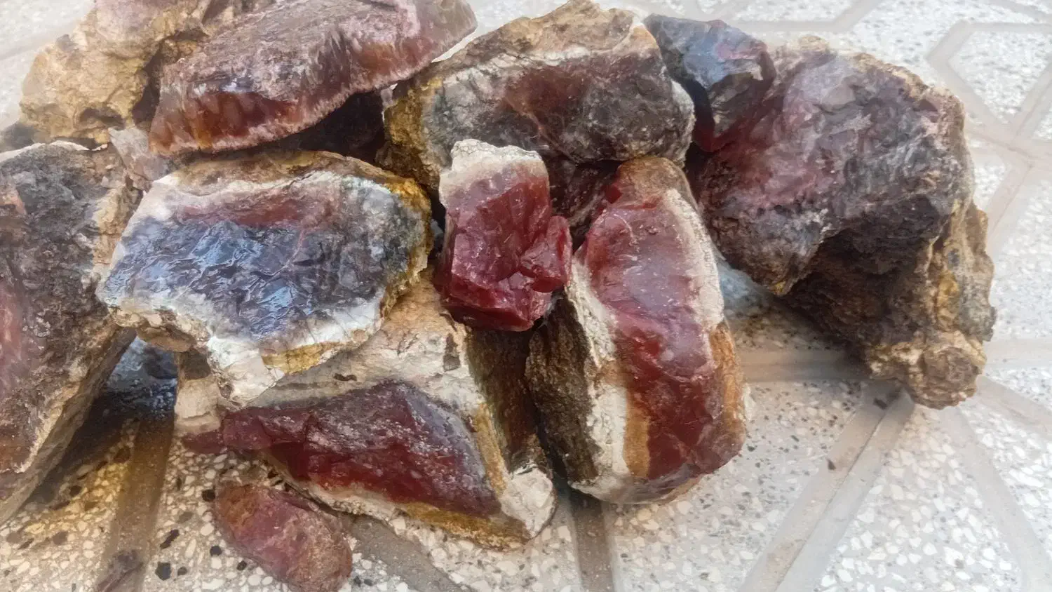 سنگ عقیق سرخ وسبز|کلکسیون اشیاء عتیقه|تربت‌حیدریه, داروپخش|دیوار