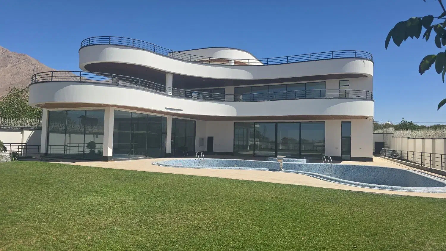 استخدام برق کار ساختمان ماهر و نیمه ماهر|استخدام معماری، عمران و ساختمانی|ری, شهرری|دیوار