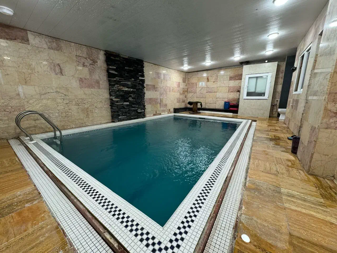 اجاره روزانه ویلا استخردار نوساز لوکس|اجارهٔ کوتاه‌مدت ویلا و باغ|رویان, |دیوار