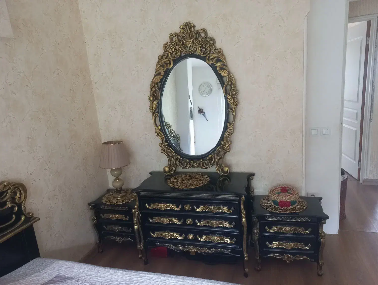 تخت با تشک ومیز اینه چوب راش|تخت و سرویس خواب|لنگرود, |دیوار