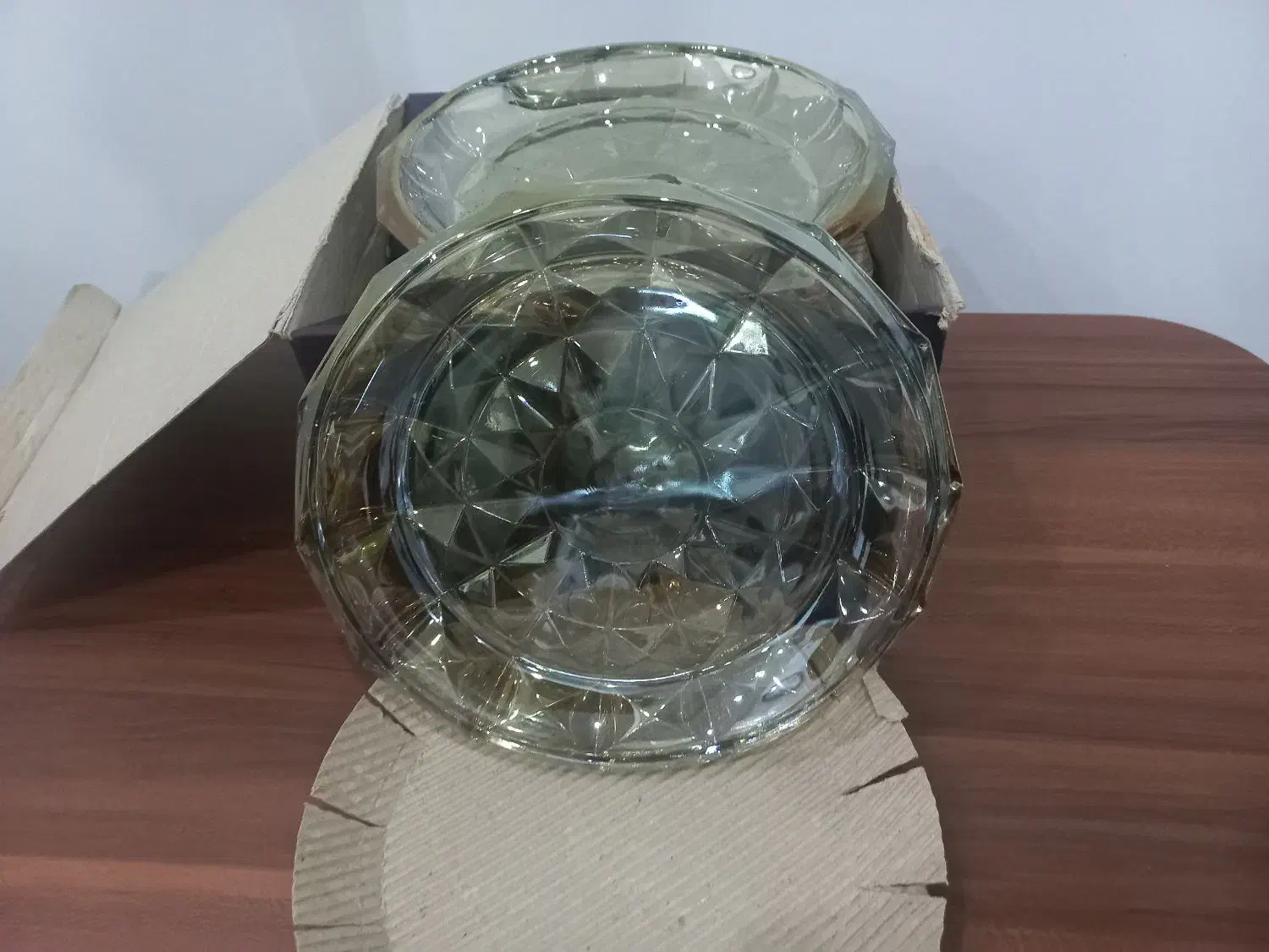 یک دست فنجان و یک دست پیش دستی کریستال|ظروف سرو و پذیرایی|رودسر, |دیوار