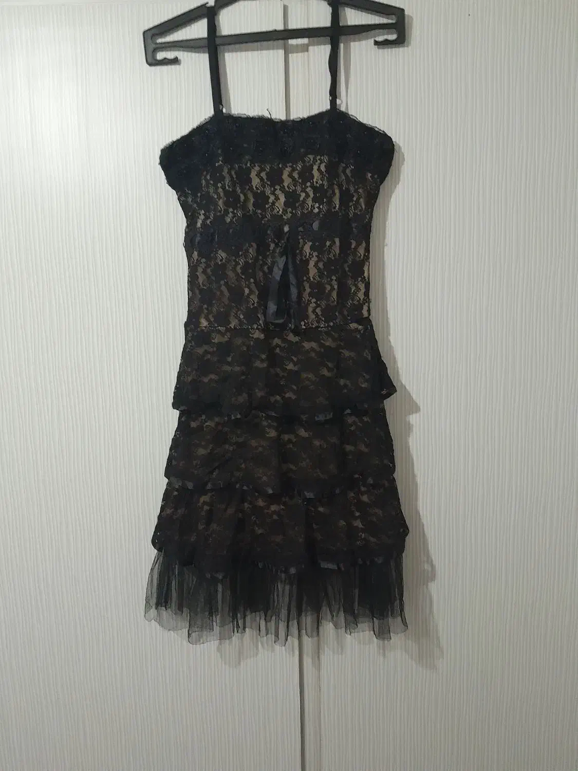 لباس مجلسی|لباس|قدس, شهر‌قدس|دیوار