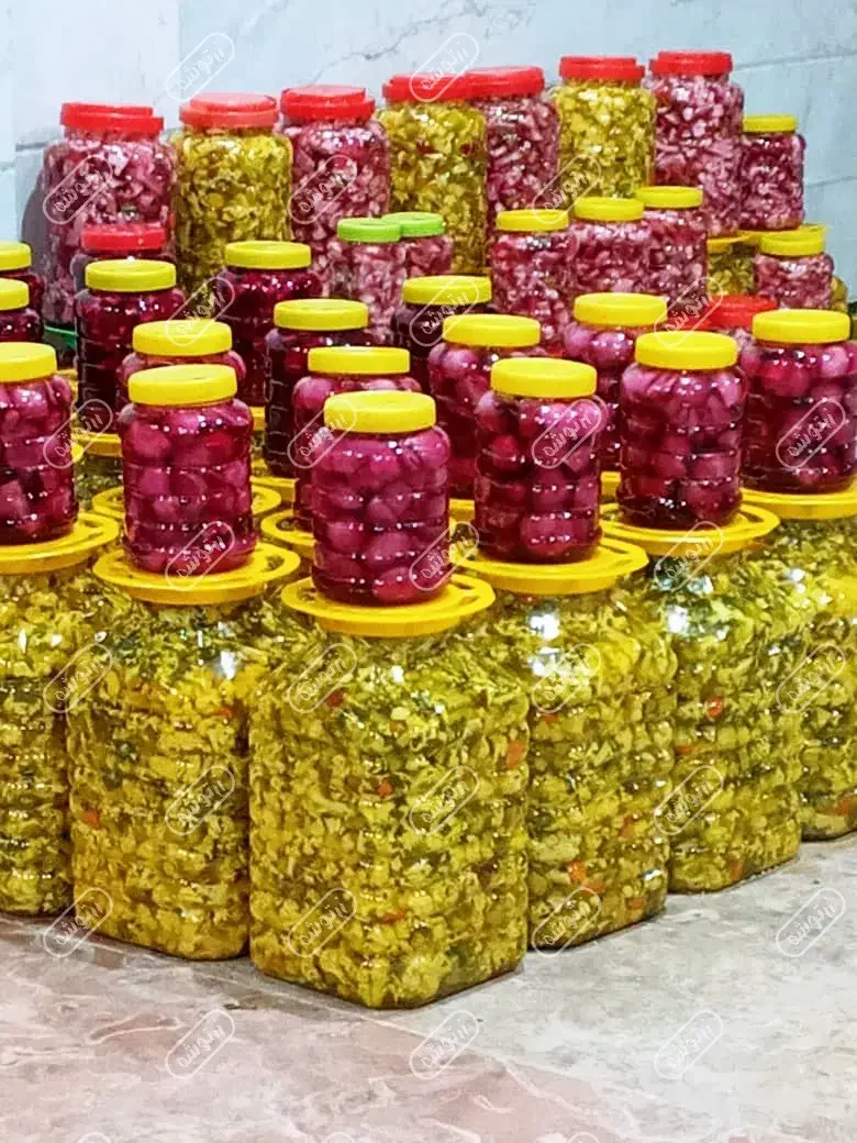 ب یک خانم جهت درست کردن ترشیجات نیازمندیم|استخدام خدمات فروشگاه و رستوران|لردگان, |دیوار