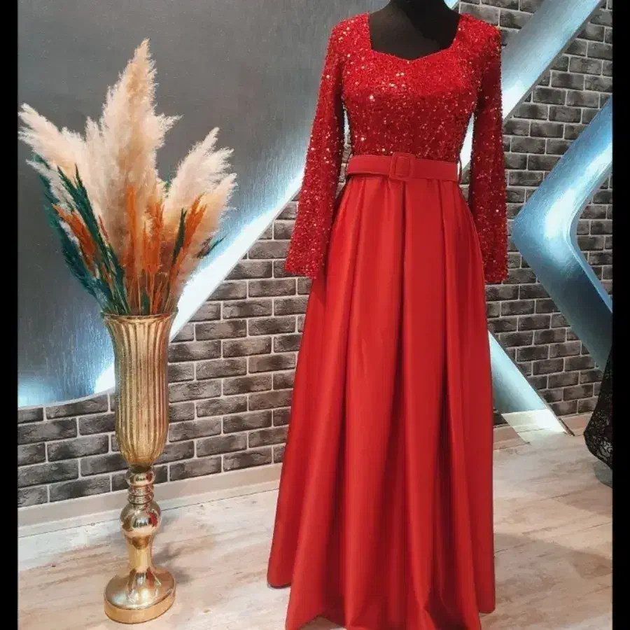 پیراهن مجلسی|لباس|صوفیان, |دیوار