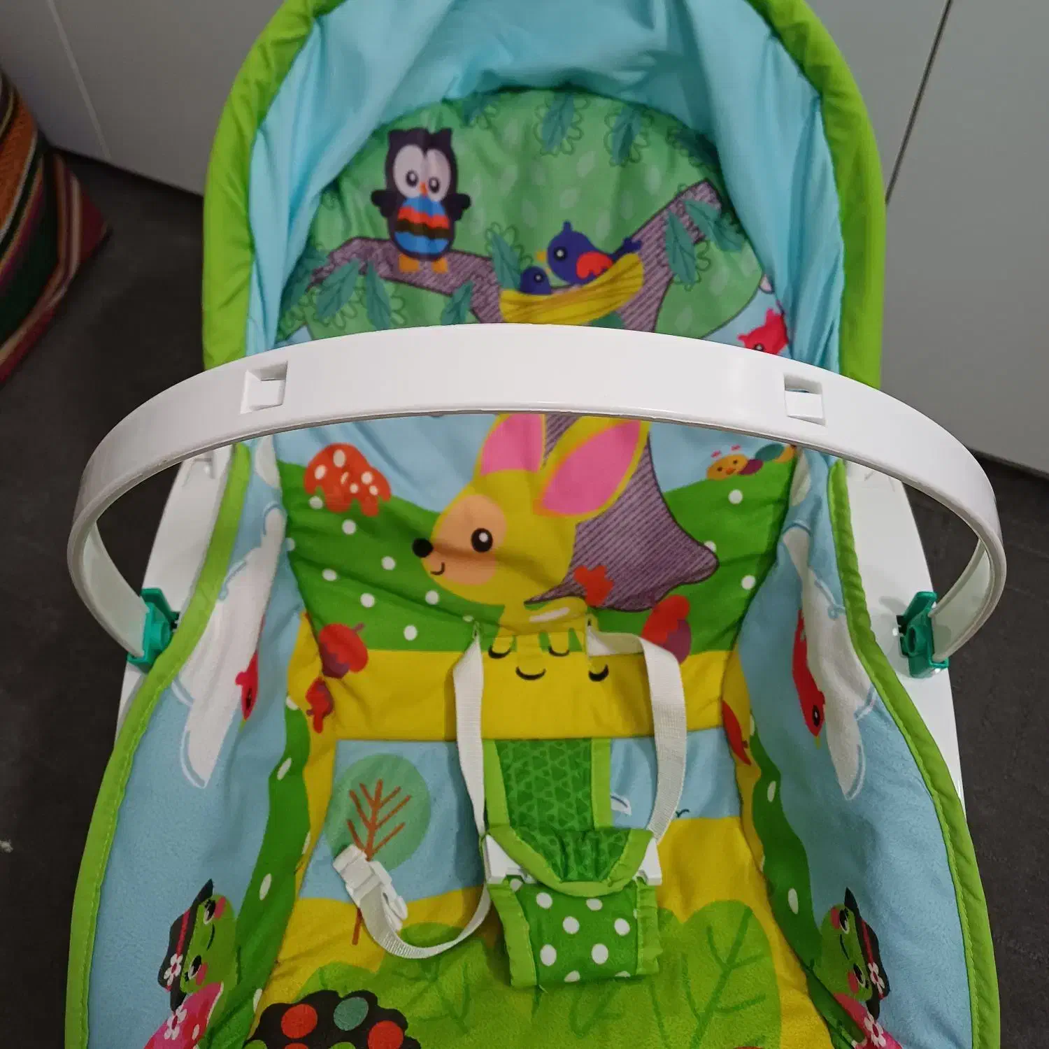 نی نی لای زیبا و در حد نو نو|تخت و صندلی بچه|اصفهان, همدانیان|دیوار