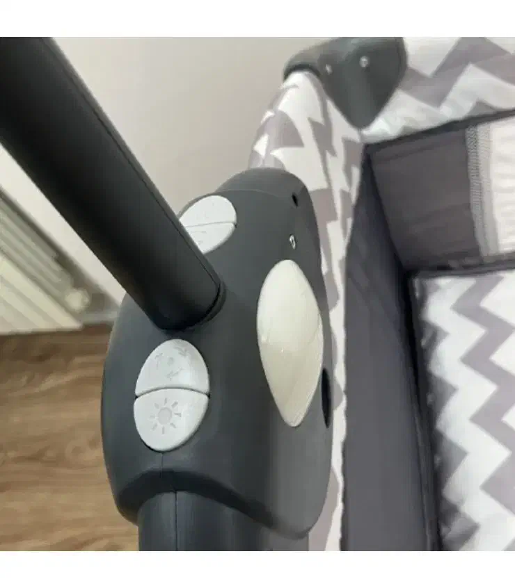 تخت کنار مادر و پارک شو cool baby lion|تخت و صندلی بچه|تبریز, |دیوار