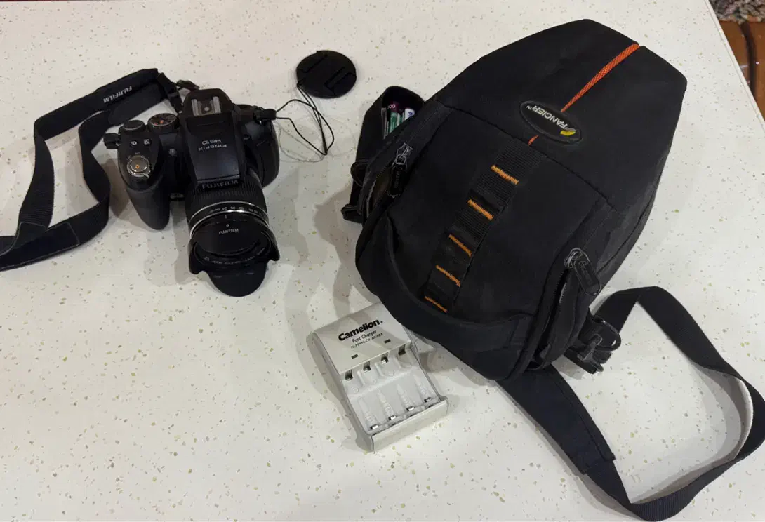 دوربین فوجی فیلم HS10|دوربین عکاسی و فیلمبرداری|آبادان, |دیوار