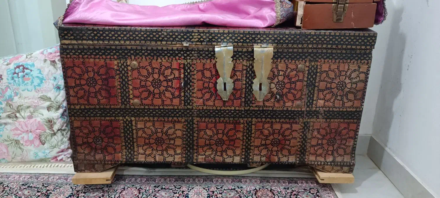 صندوقچه اهنی.|صنایع دستی و سایر لوازم تزئینی|نور, |دیوار