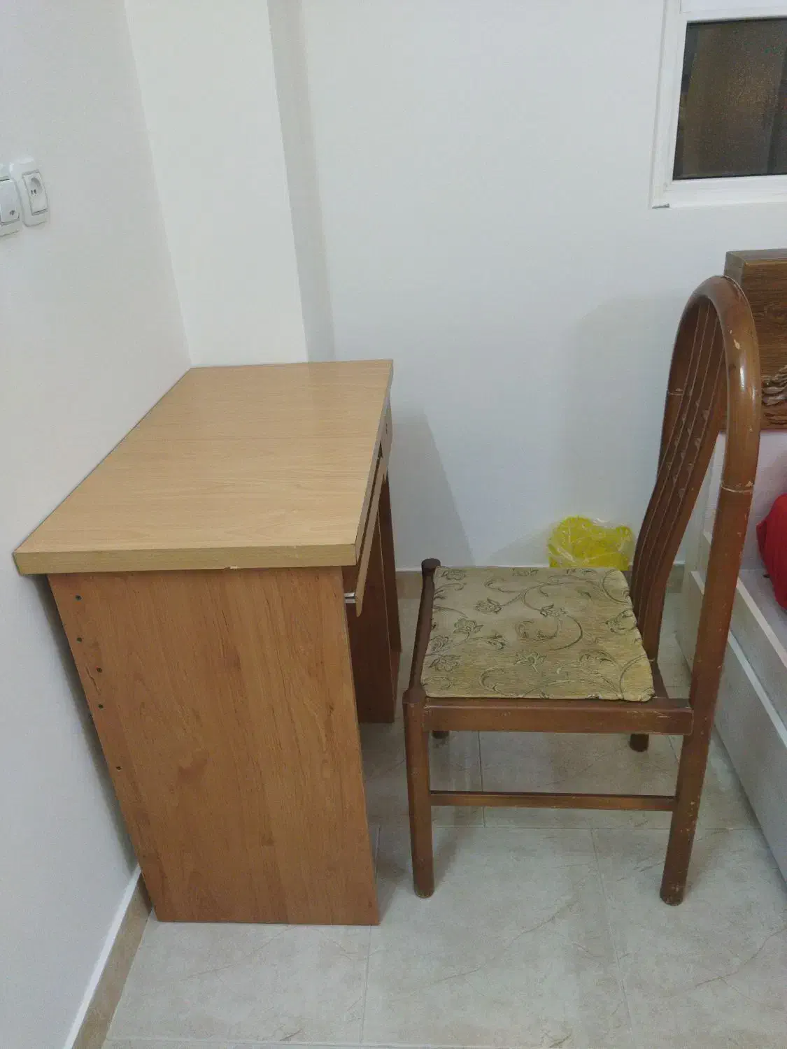 میز تحریر چوبی با صندلی|میز تحریر و کامپیوتر|زنجان, |دیوار