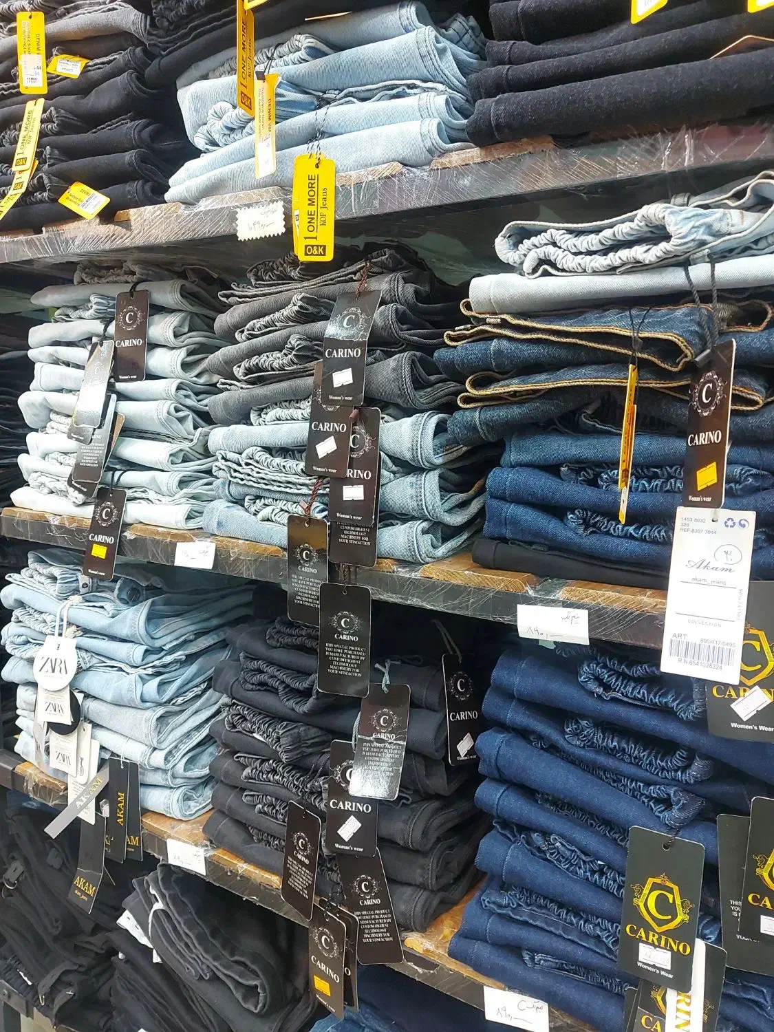 فروشنده پوشاک زنونه|استخدام بازاریابی و فروش|تهران, بروجردی|دیوار