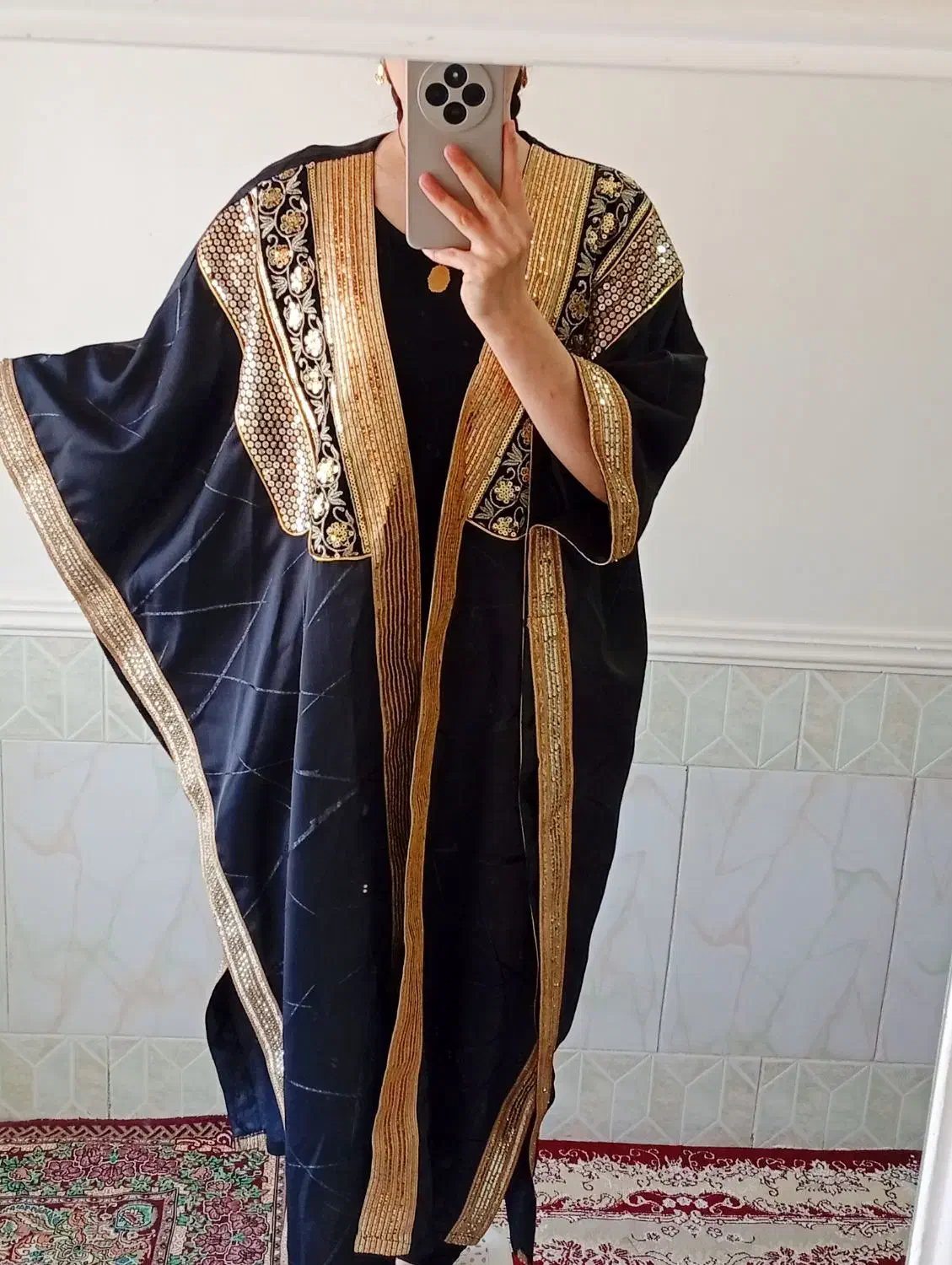 عبا مجلسی|لباس|نیمروز, |دیوار