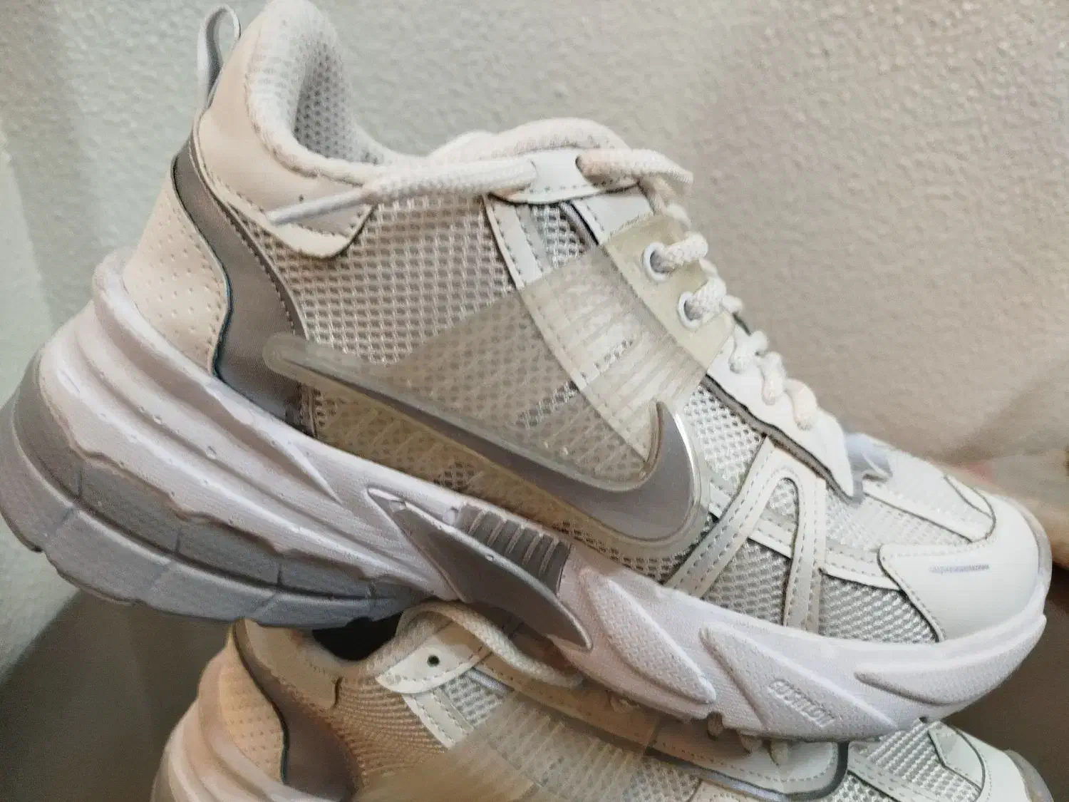 کتونی نایک اورجینال V2K ویتنام|کیف، کفش، کمربند|شاهین‌شهر, گزبرخوار|دیوار