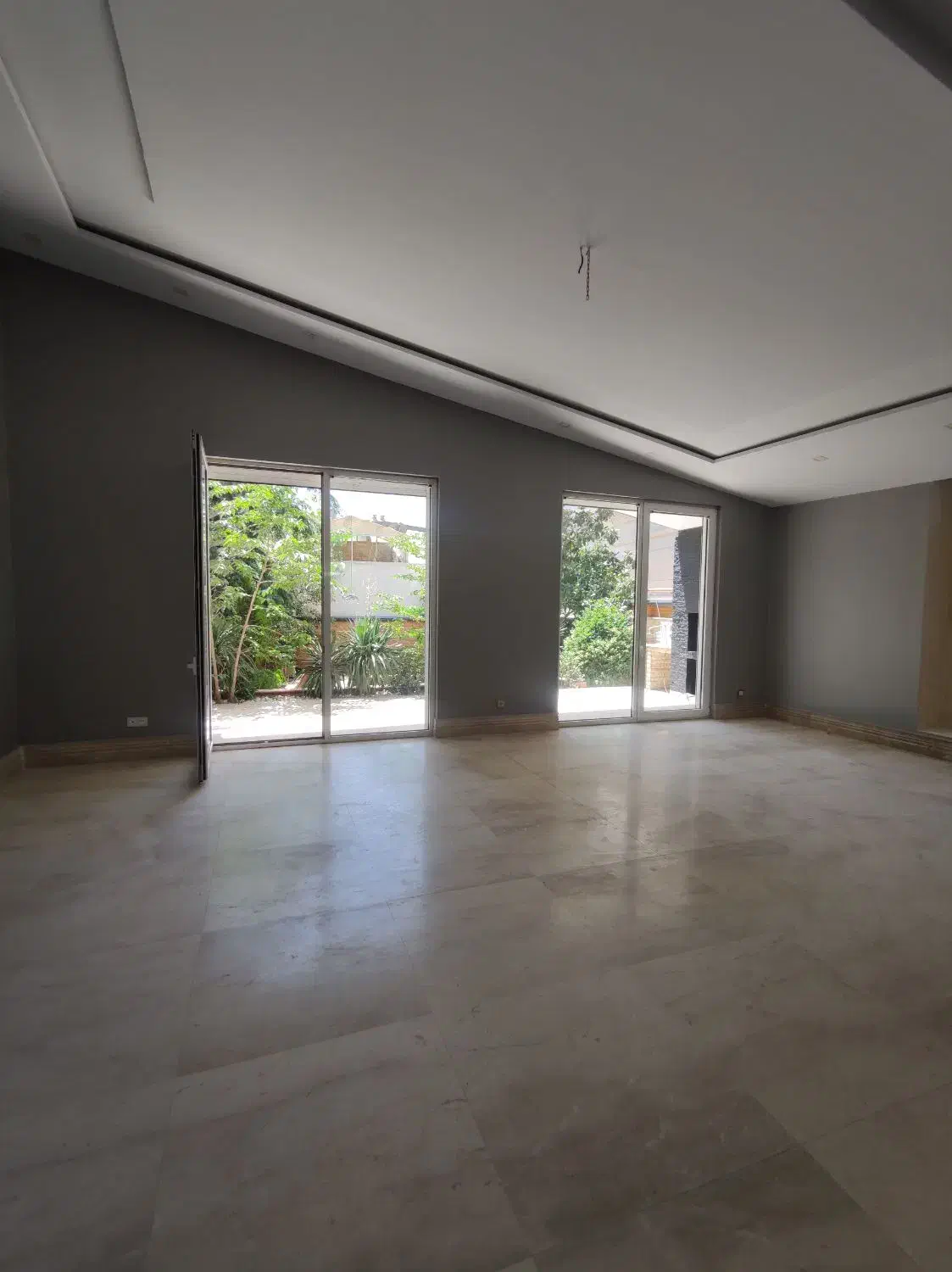 ۱۲۰۰ متر ویلا با دسترسی آسان