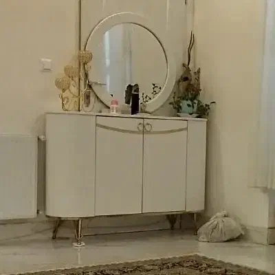 آیینه کنسول درحدنو سفیدطلایی|بوفه، ویترین، کنسول|بروجرد, |دیوار