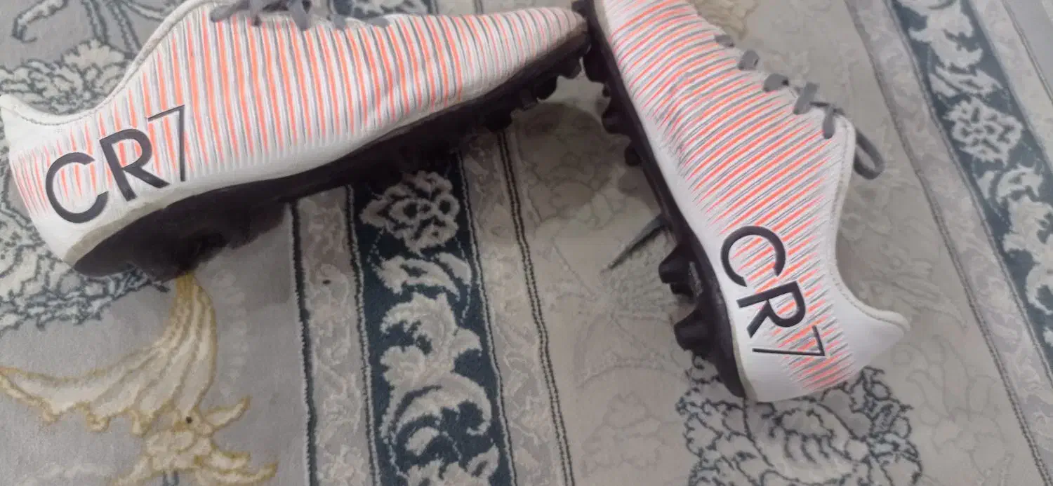 کفش فوتبالی چمن|کیف، کفش، کمربند|مریوان, |دیوار