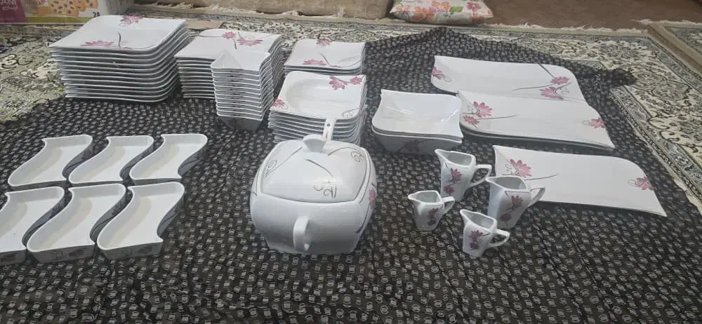 بلور چک تزئینی غذاخوری ۱۲نفره|ظروف سرو و پذیرایی|اصفهان, مشکین|دیوار