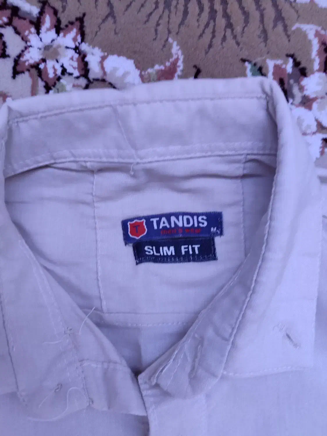 تعدادی لباس‌ پسرانه|لباس|میانه, |دیوار