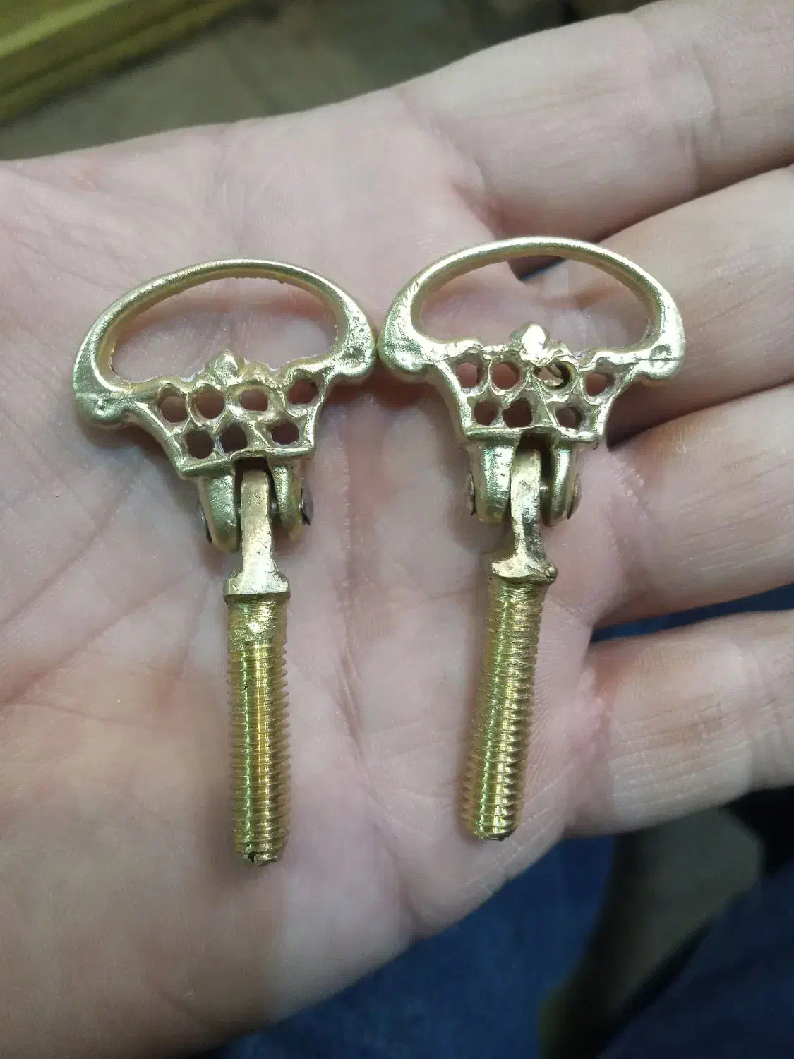 مدبر برنجی|کلکسیون اشیاء عتیقه|اصفهان, شاهد|دیوار