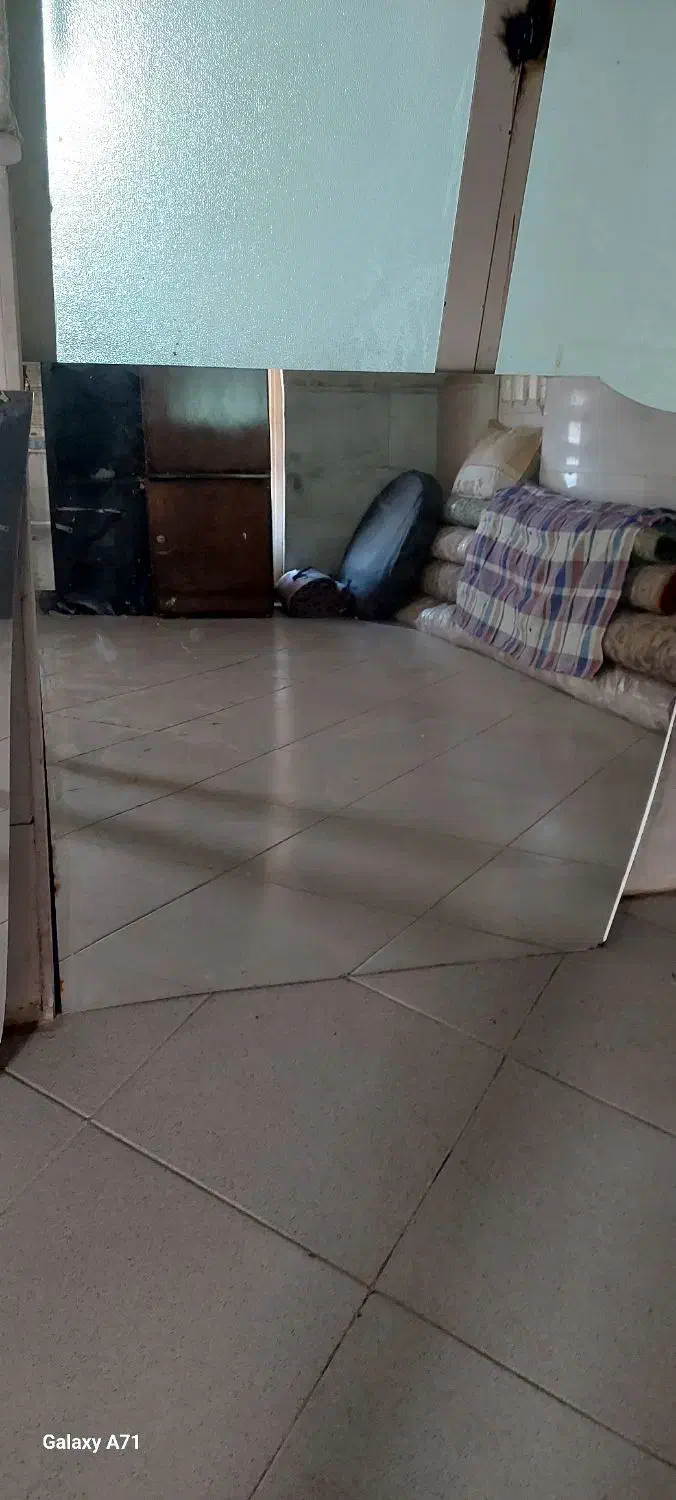 اینه|آینه|قم, زاویه|دیوار