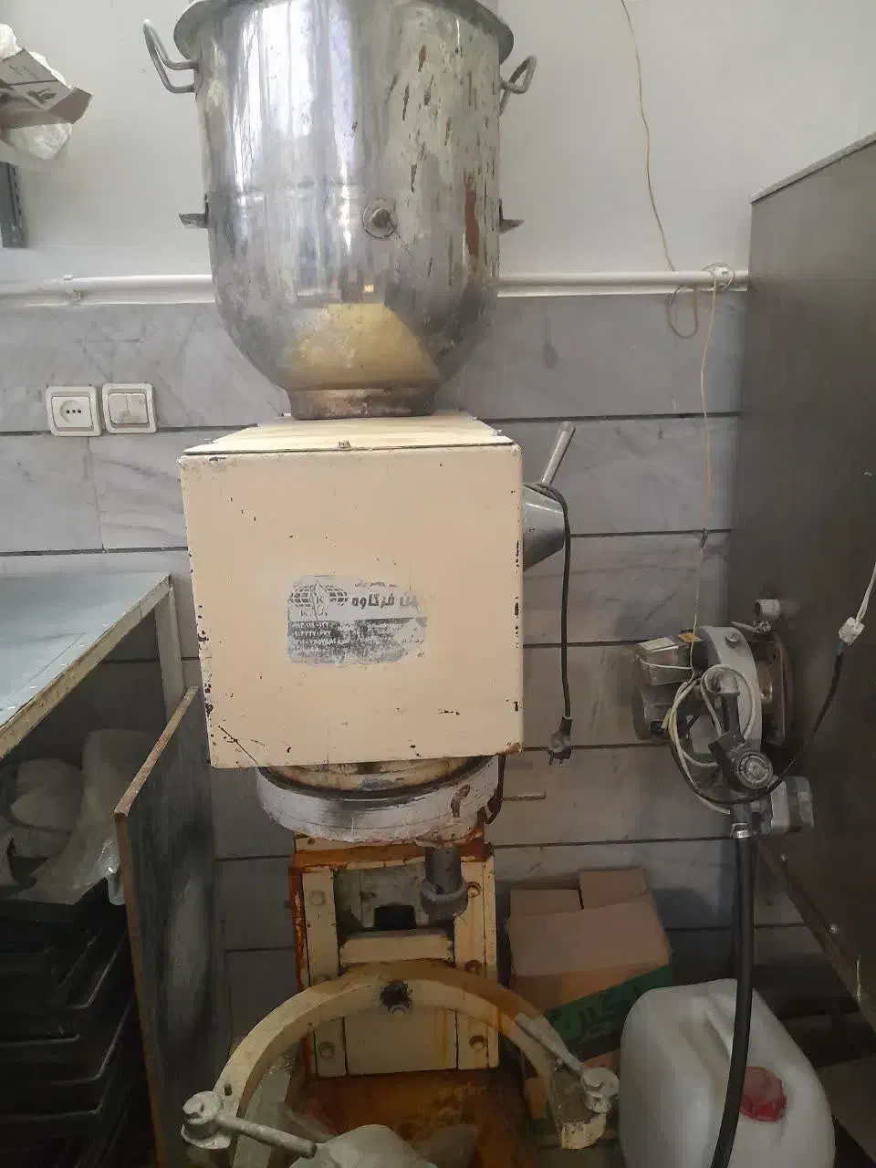 فر و لوازم قنادی|فروشگاه و مغازه|بروجرد, |دیوار