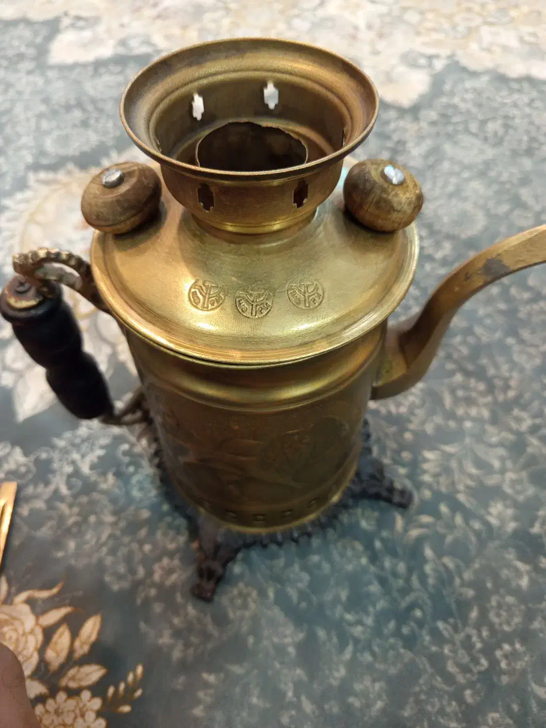 سماور برنجی زغالی|کلکسیون اشیاء عتیقه|نسیم‌شهر, |دیوار