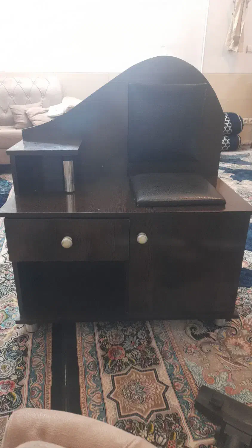 میز تلفن|میز تلفن|شیراز, دست خضر|دیوار