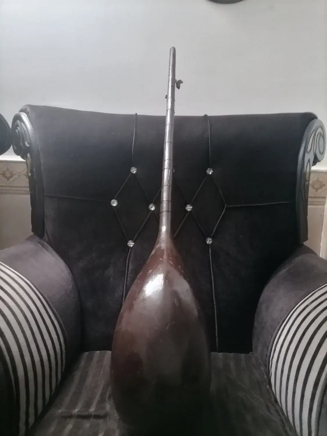 دوتار خوش صدا کاسه بزرگ خوش پنجه|سازهای سنتی|گرگان, |دیوار