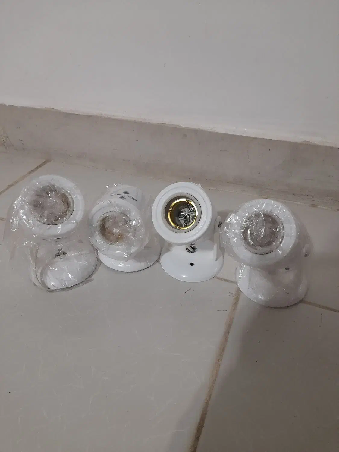 سر لامپ و کلید برق|لامپ و چراغ|ایلام, |دیوار