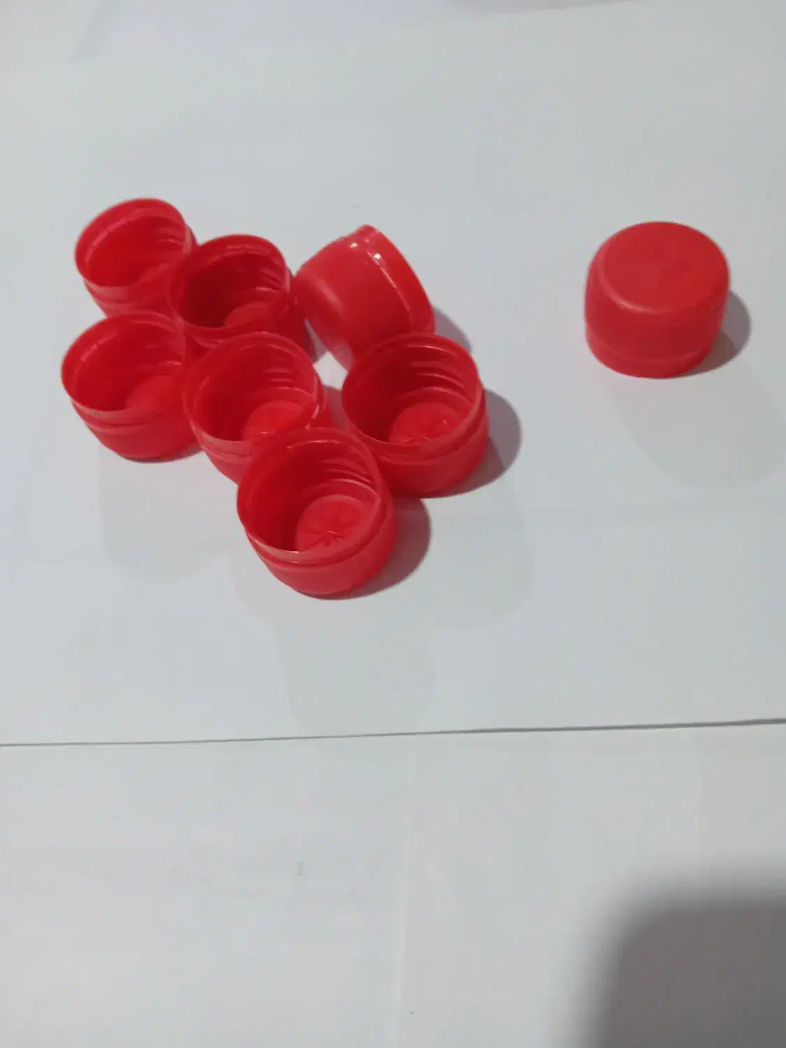 تعدادی در ب بطری نو ۲۸ میلیمتر فابل پلمپ شدن|ظروف نگهدارنده، پلاستیکی، یکبارمصرف|میانه, |دیوار