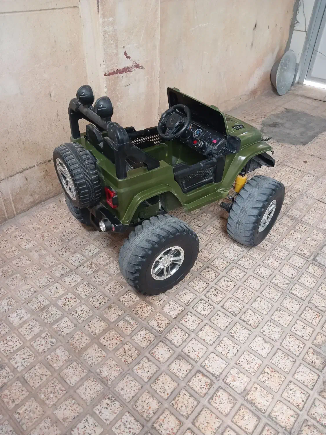 ماشین شارژی شاسی بلند ۴موتوره|اسباب‌بازی بچه|کرمانشاه, |دیوار