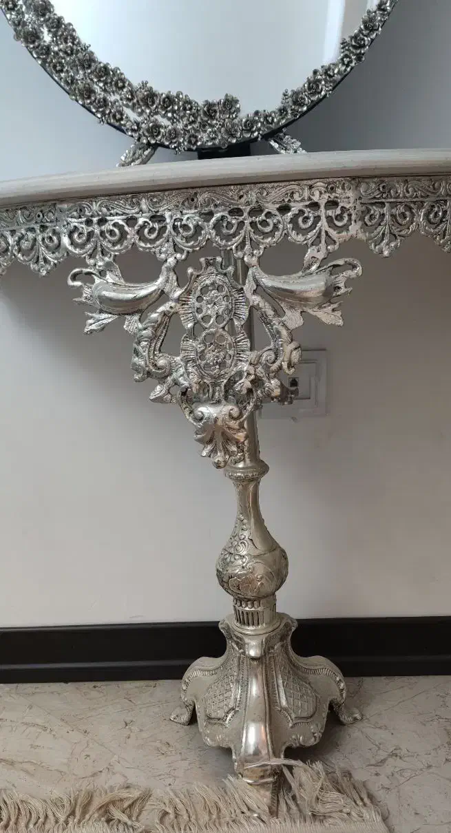 آینه و پایه با سنگ مرمر سفید کاملا سالم|بوفه، ویترین، کنسول|قم, زنبیل آباد|دیوار