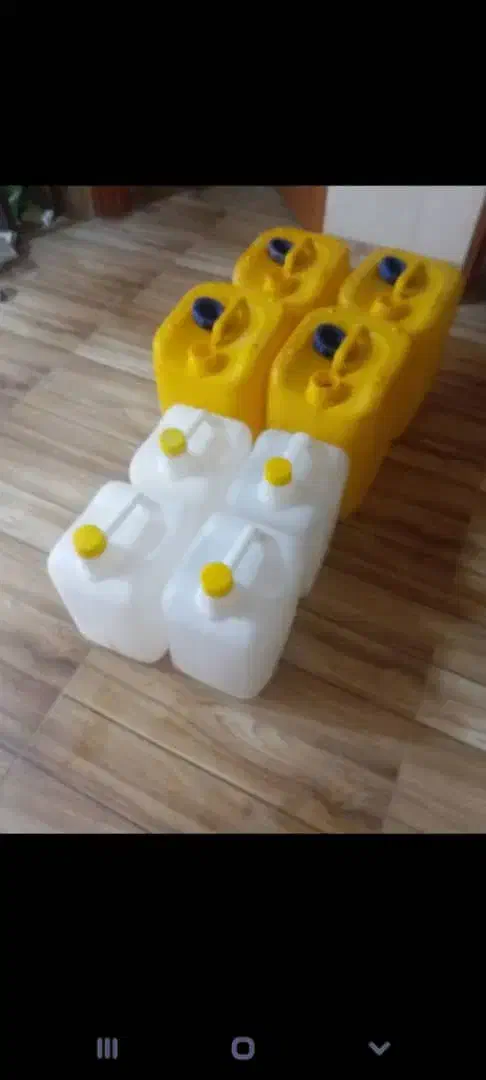 گالن آب تمیز|ظروف نگهدارنده، پلاستیکی، یک‌بارمصرف|شاهین‌شهر, شهرک گلدیس|دیوار