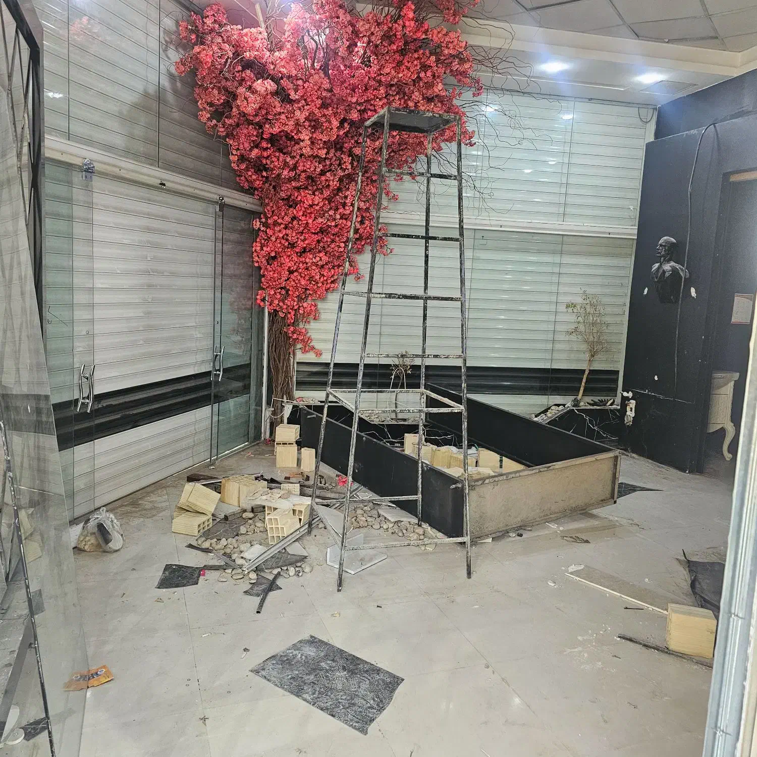 رهن و اجاره مغازه تجاری / باهنر / آماده تحویل|اجارهٔ مغازه و غرفه|یاسوج, |دیوار