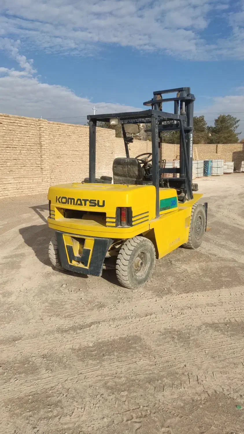 لیفتراک کوماتسو 3.5 تن دکل بلند|خودرو سنگین|میبد, |دیوار