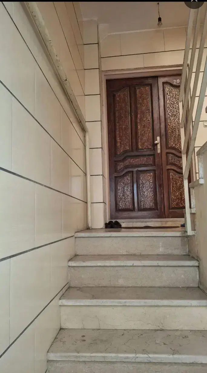 واحد ۶۱ متری طبقه ۳ با پارکینگ سندی