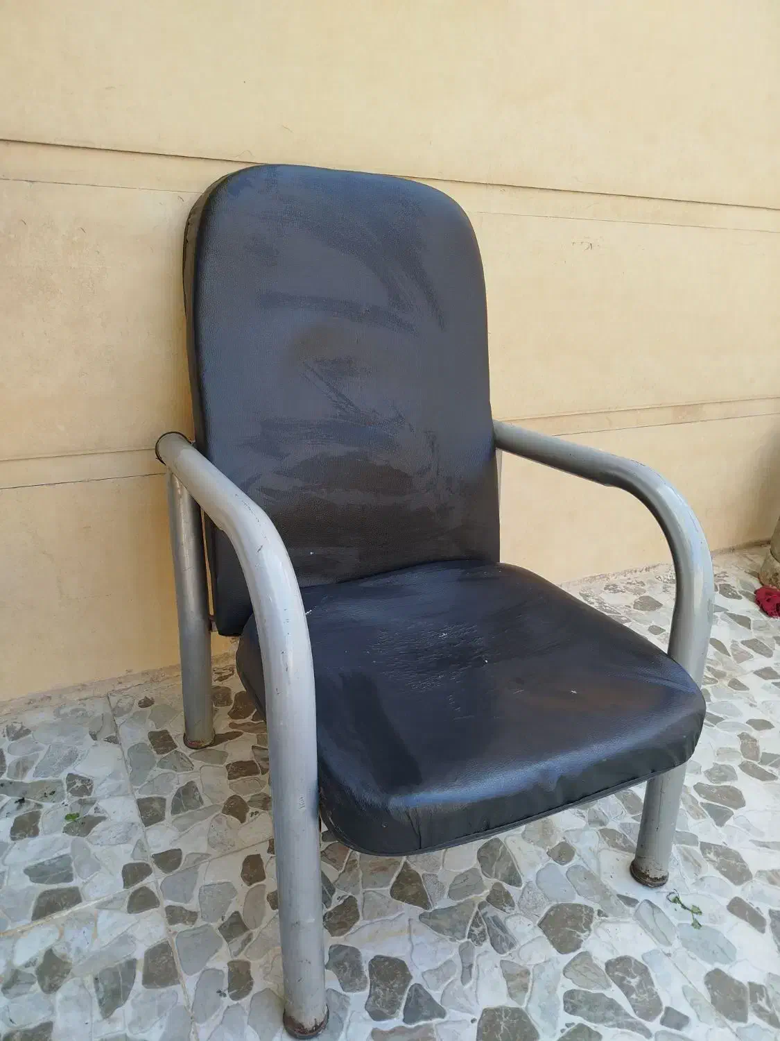 صندلی سالم|صندلی و نیمکت|شوشتر, |دیوار